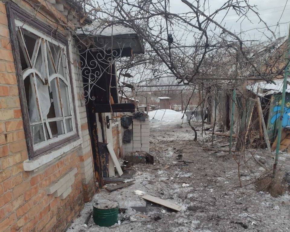 Подвір'я місцевих у руїнах.