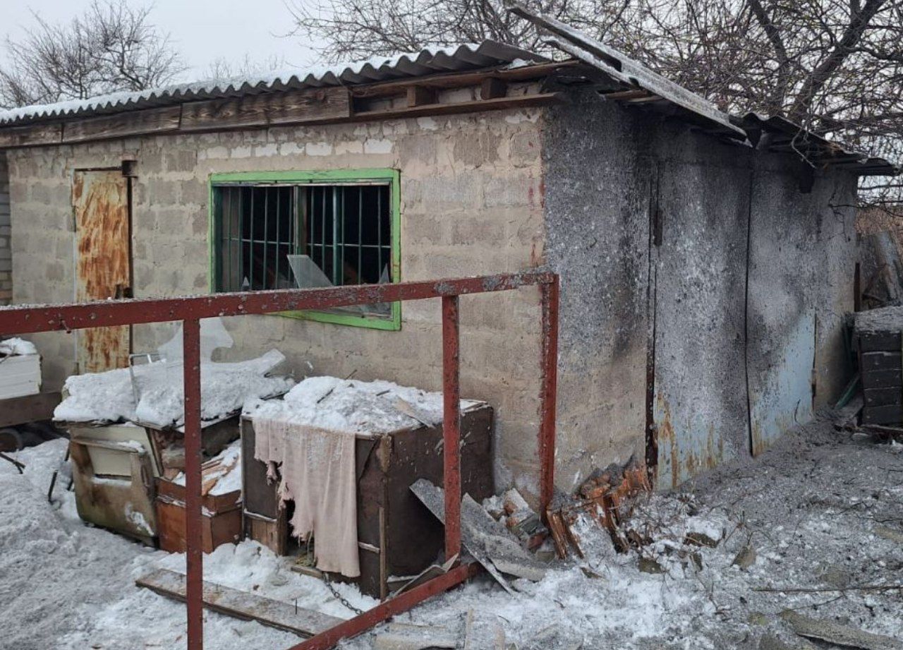 Понівечений також гараж.