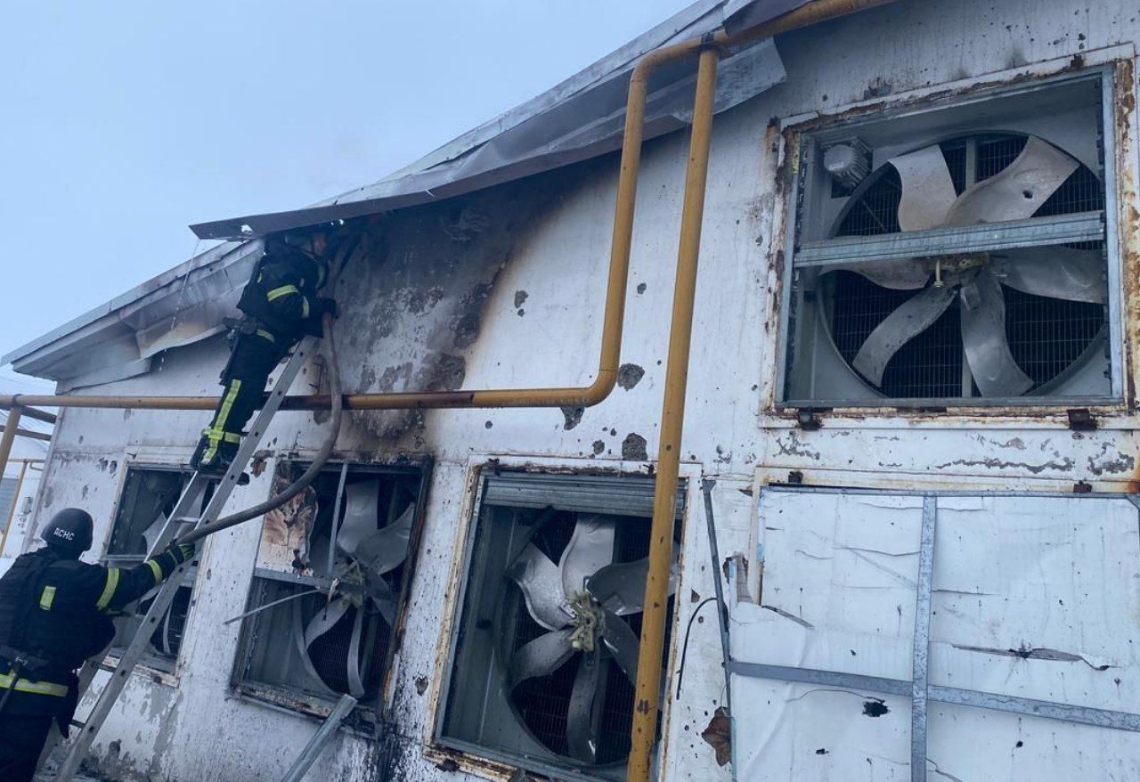 У районі пошкоджене одне з сільськогосподарських підприємств.