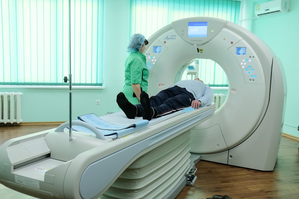 Для днепровской больницы №4 приобрели современный томограф 