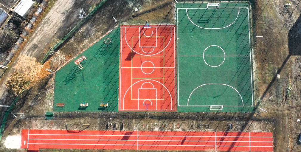 Біля Софіївської опорної школи збудували сучасний стадіон
