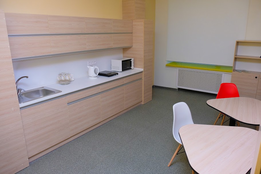 В ресурсной комнате дети с особыми образовательными потребностями могут приобрести бытовые навыки