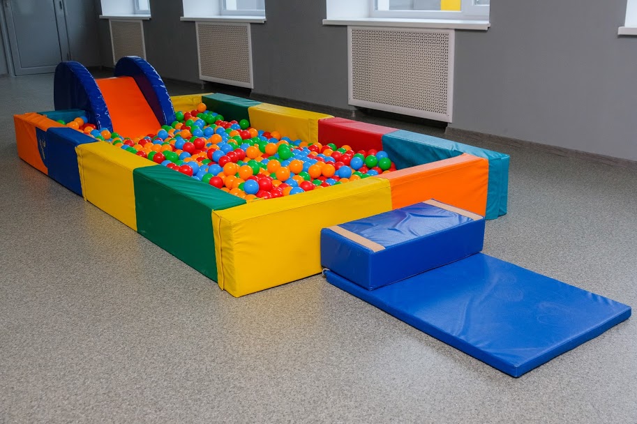 Для самых маленьких - сухой бассейн 