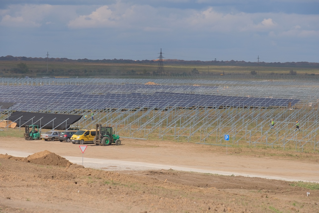 Найпотужнішу в Україні сонячну електростанцію будують біля Старозаводського
