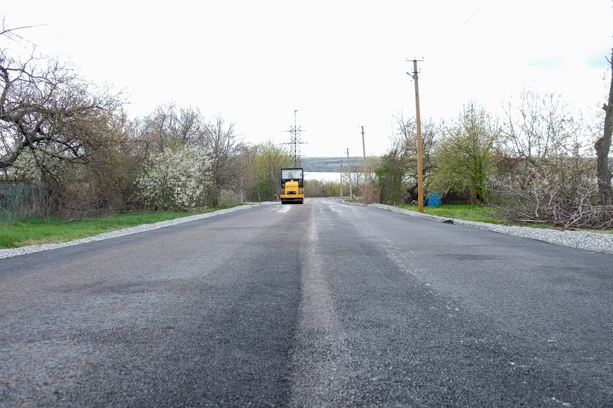 В селі Запорожець вперше за 25 років капітально ремонтують одразу три дороги