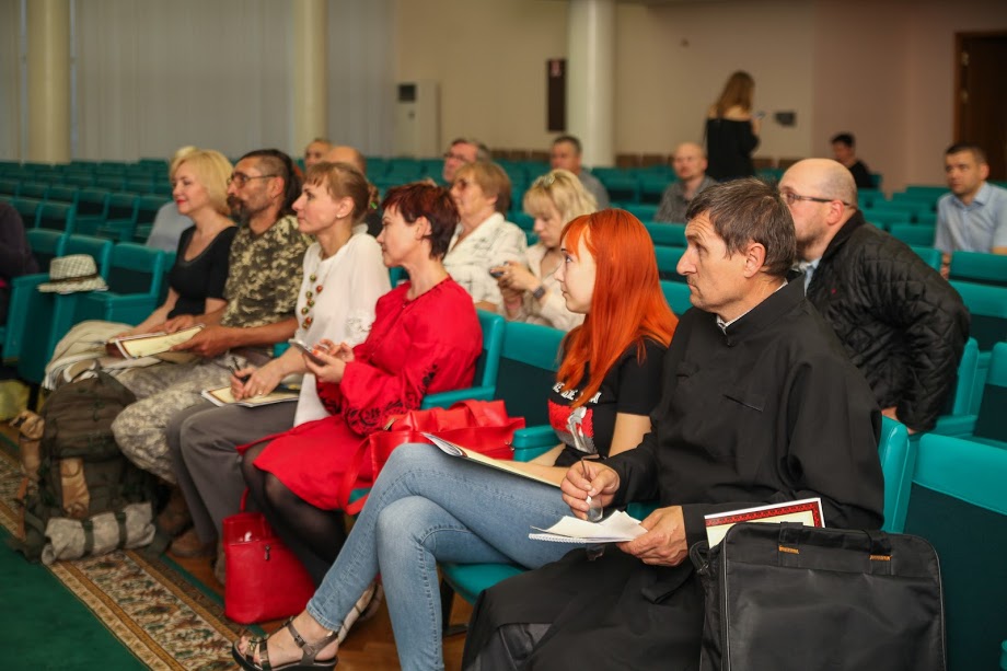 У ДніпроОДА пройшов круглий стіл за участю громадськості, на якому обговорили питання реалізації державної мовної політики в області