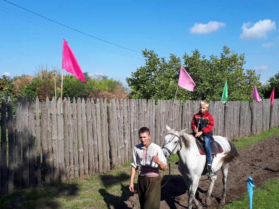 На Дніпропетровщині влаштували свято для сиріт та дітей, позбавлених батьківського піклування