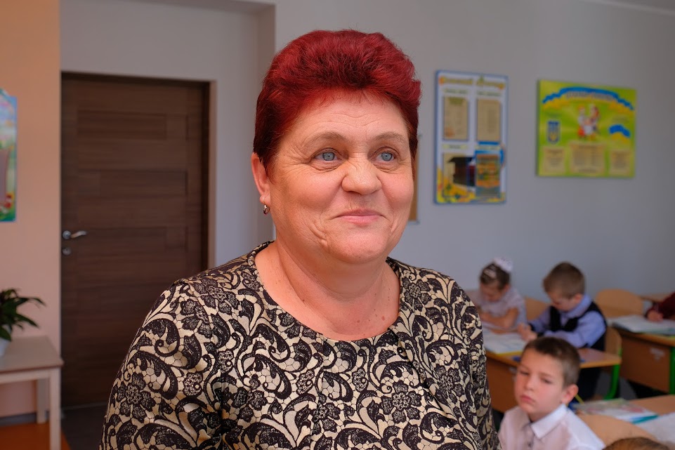 Тетяна Бугайова: «Вже 42 роки працюю у цій школі. Дуже добре, що в кожному класі є така дошка. Вона допомагає учням краще засвоїти навчальний матеріал»