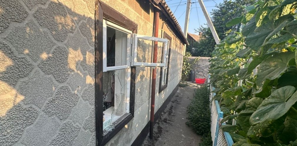 У приватному будинку потрощені вікна