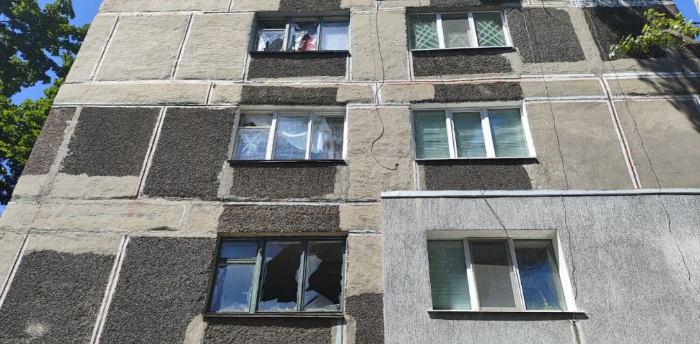 У багатоповерхівці побиті вікна
