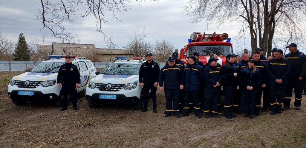 Світлина з відкриття станцій поліцейського офіцера громади і добровільної пожежної команди