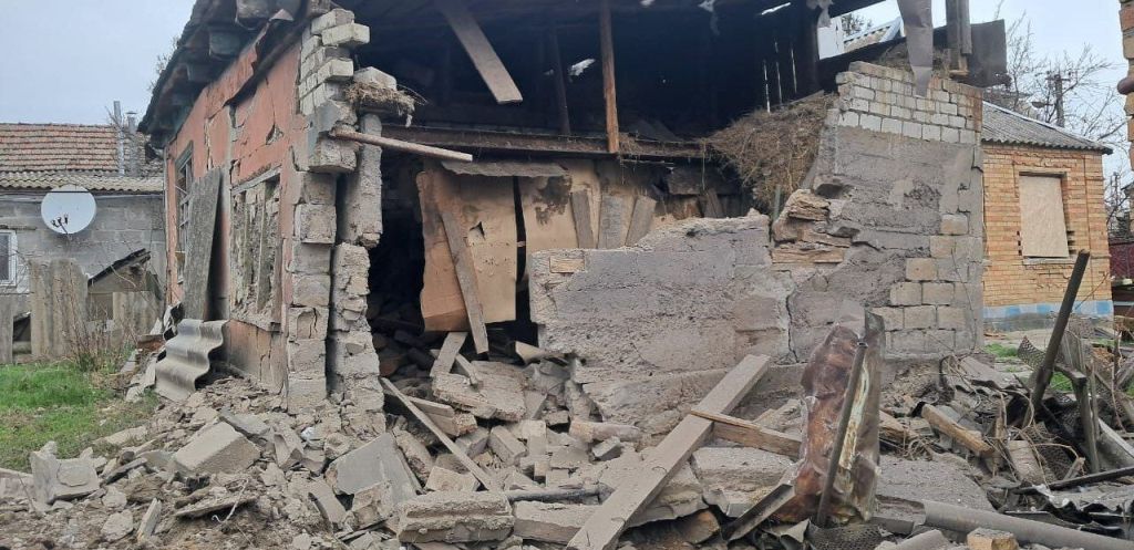 На Нікопольщині через ворожий обстріл одна зі споруд фактично зруйнована