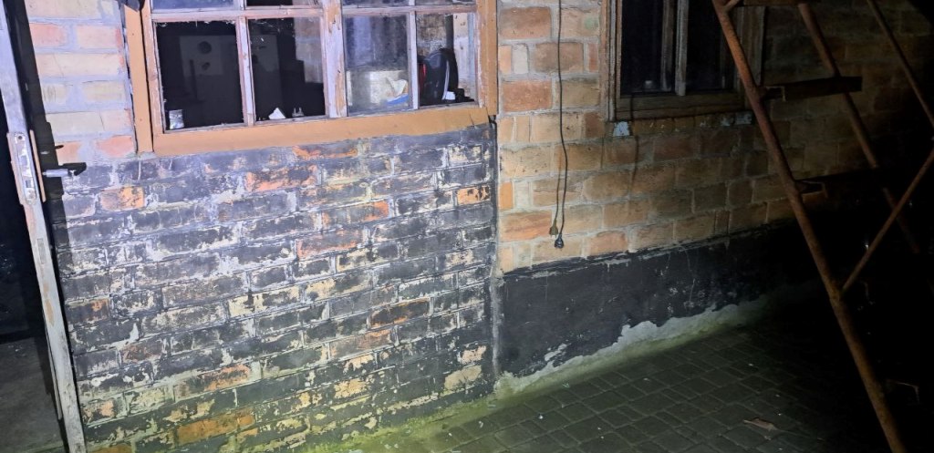 У приватному будинку вилетіло вікно